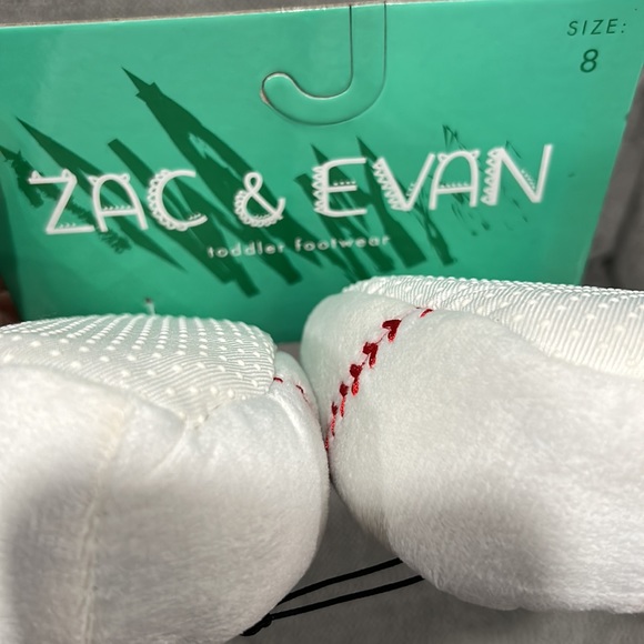 Zac and Evan toddler baseball ⚾️ slippers. Size 8. NWT - Picture 4 of 5